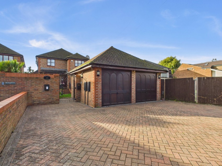 Images for Wraysbury, Staines-upon-Thames, Berkshire EAID:2640919782 BID:STL