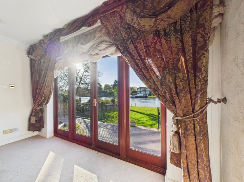 Images for Wraysbury, Staines-upon-Thames, Berkshire EAID:2640919782 BID:STL