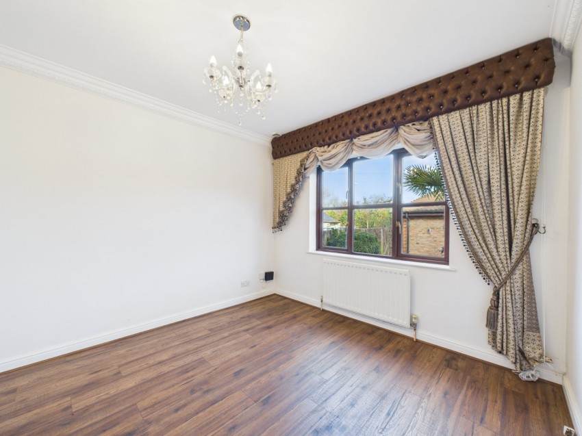 Images for Wraysbury, Staines-upon-Thames, Berkshire EAID:2640919782 BID:STL