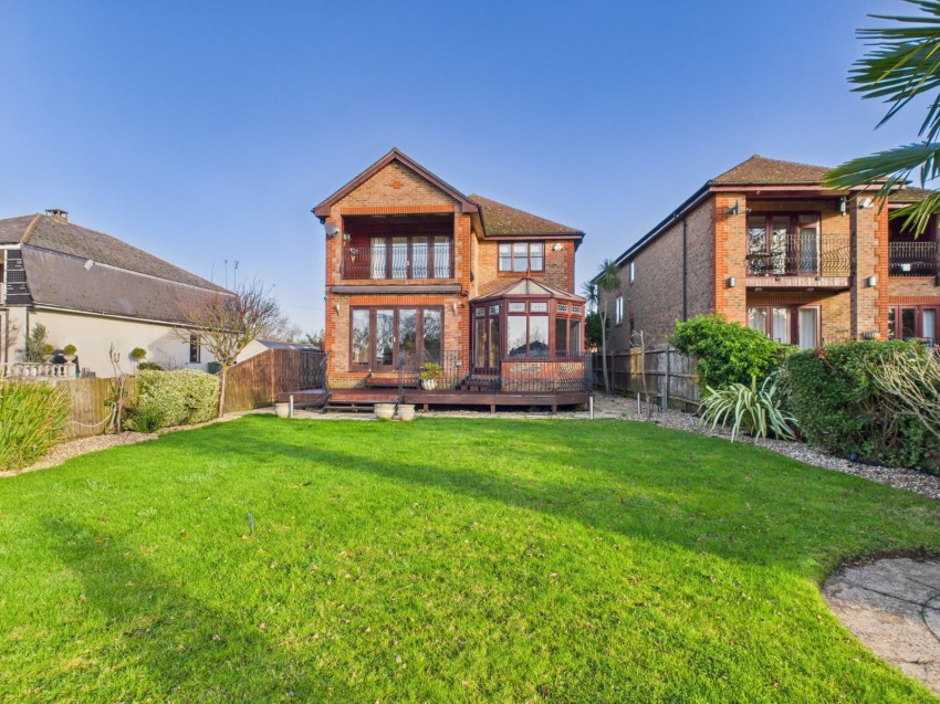 Images for Wraysbury, Staines-upon-Thames, Berkshire EAID:2640919782 BID:STL