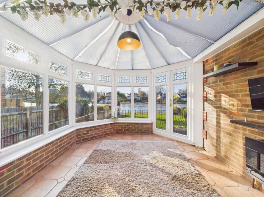 Images for Wraysbury, Staines-upon-Thames, Berkshire EAID:2640919782 BID:STL