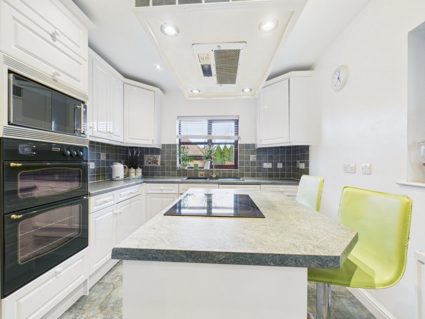 Images for Wraysbury, Staines-upon-Thames, Berkshire EAID:2640919782 BID:STL