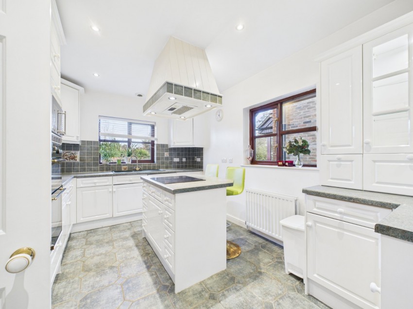 Images for Wraysbury, Staines-upon-Thames, Berkshire EAID:2640919782 BID:STL