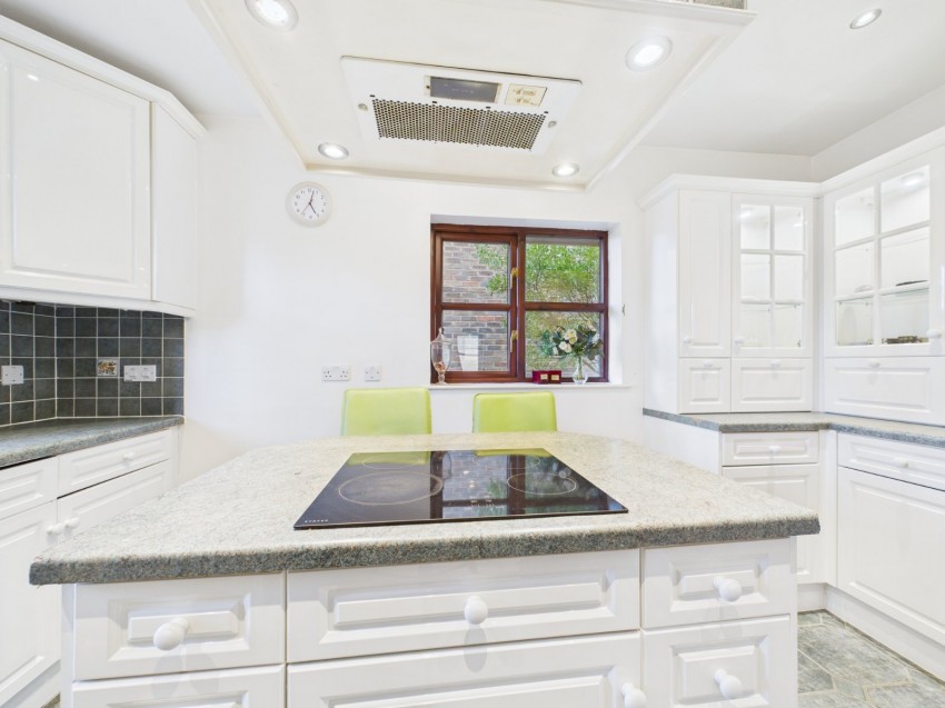 Images for Wraysbury, Staines-upon-Thames, Berkshire EAID:2640919782 BID:STL