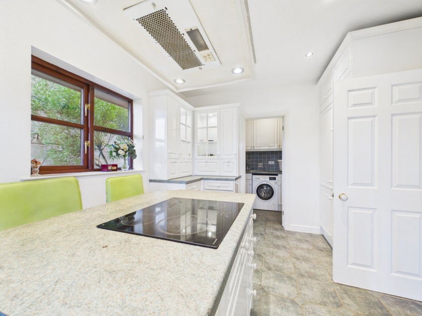 Images for Wraysbury, Staines-upon-Thames, Berkshire EAID:2640919782 BID:STL