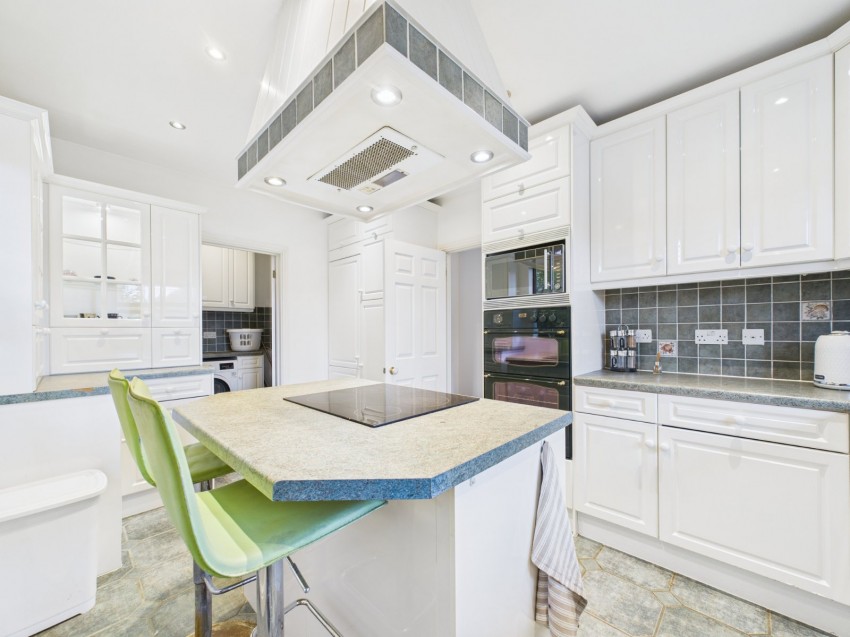 Images for Wraysbury, Staines-upon-Thames, Berkshire EAID:2640919782 BID:STL