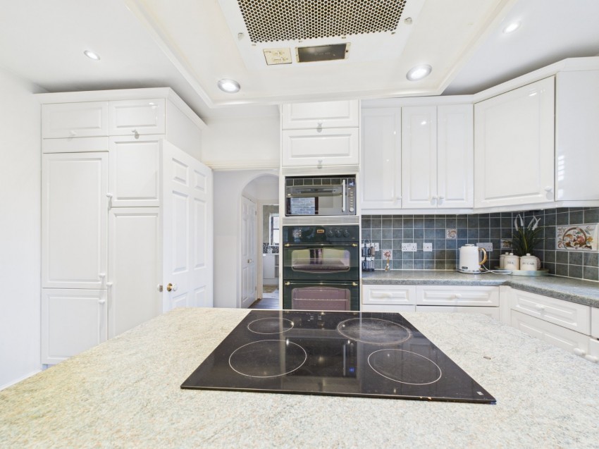 Images for Wraysbury, Staines-upon-Thames, Berkshire EAID:2640919782 BID:STL