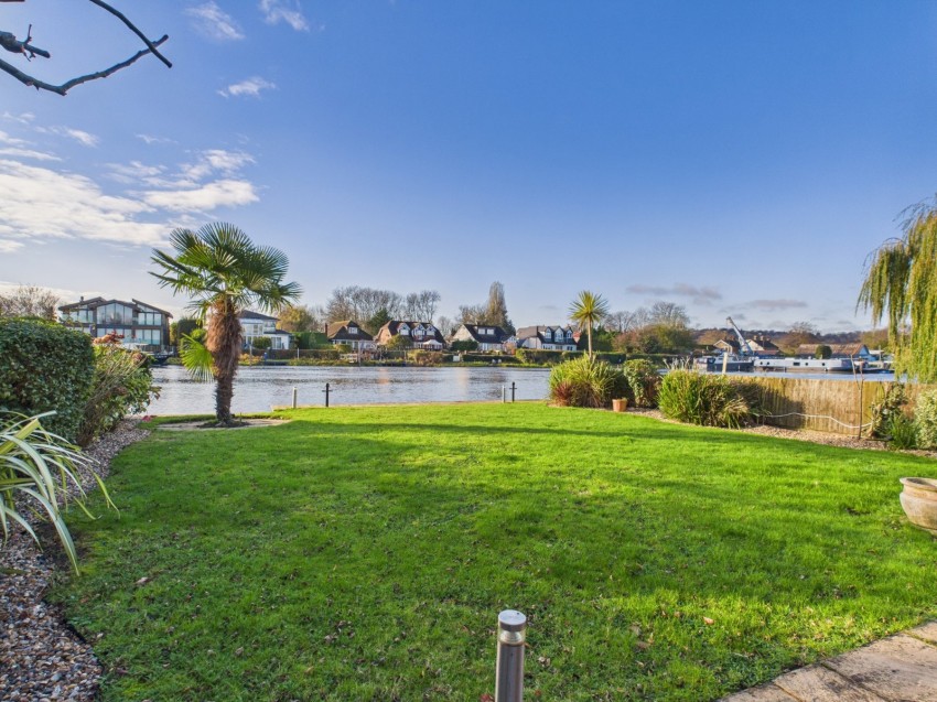 Images for Wraysbury, Staines-upon-Thames, Berkshire EAID:2640919782 BID:STL