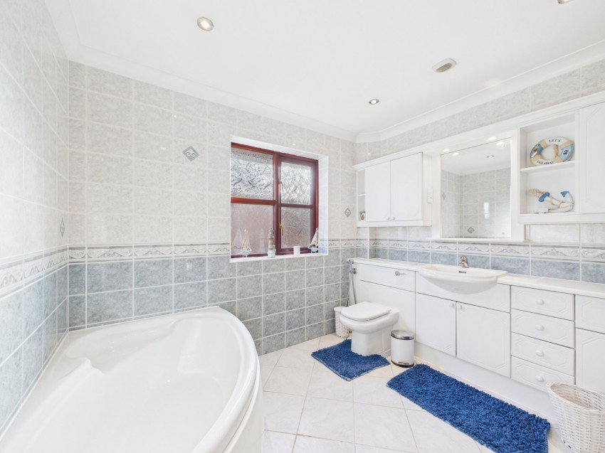 Images for Wraysbury, Staines-upon-Thames, Berkshire EAID:2640919782 BID:STL