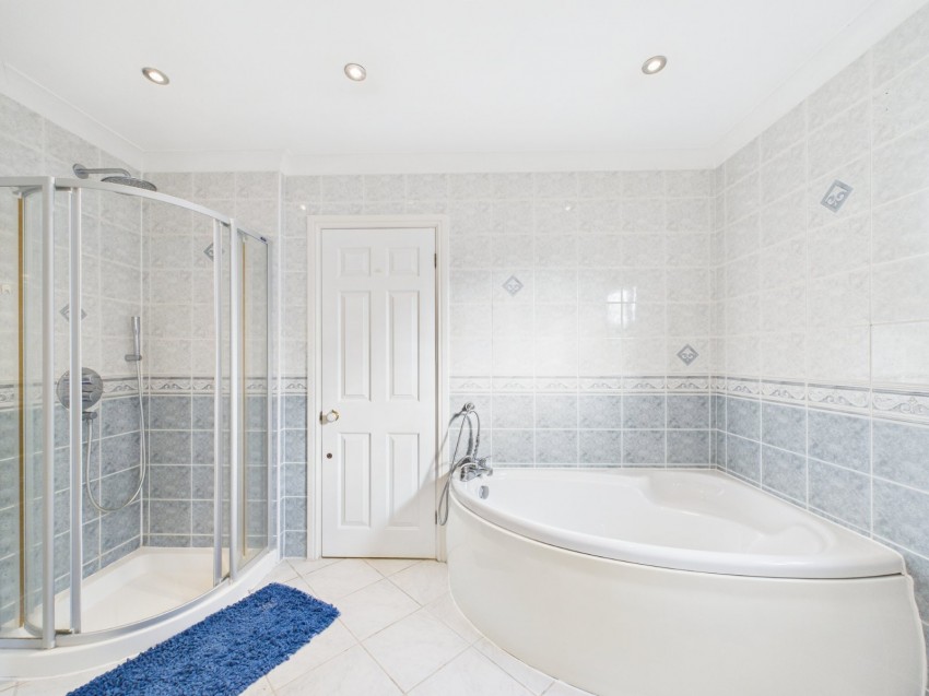 Images for Wraysbury, Staines-upon-Thames, Berkshire EAID:2640919782 BID:STL