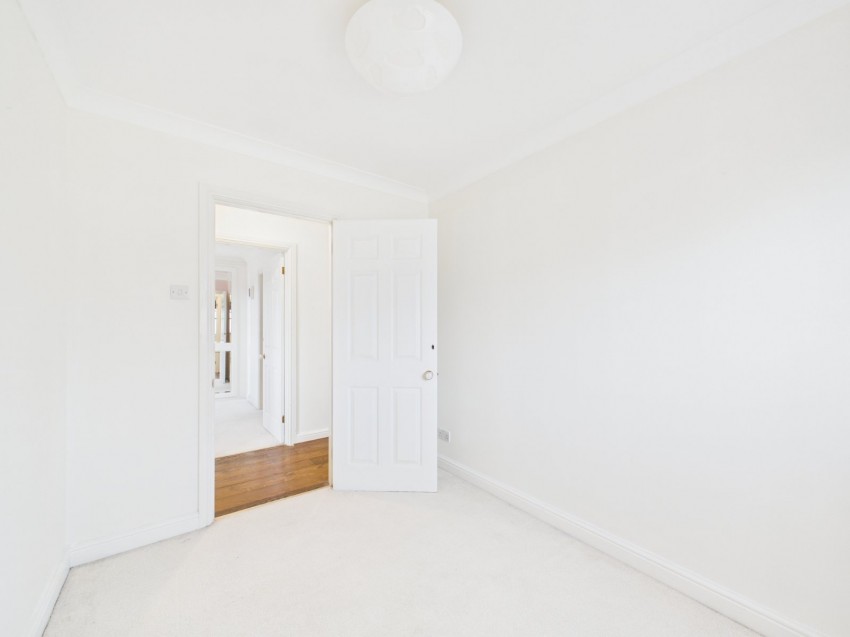 Images for Wraysbury, Staines-upon-Thames, Berkshire EAID:2640919782 BID:STL