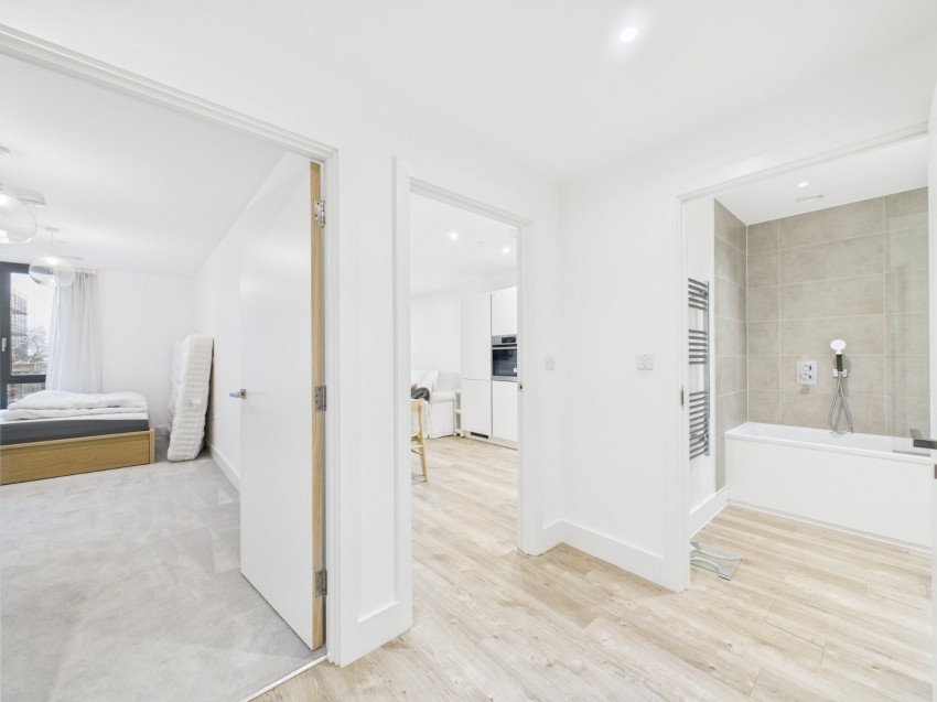 Images for Staines-upon-Thames, Surrey EAID:2640919782 BID:STL