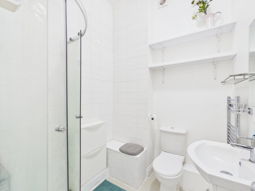 Images for Staines-upon-Thames, Surrey EAID:2640919782 BID:STA