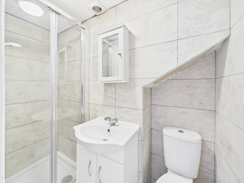Images for Staines-upon-Thames, Surrey EAID:2640919782 BID:STL