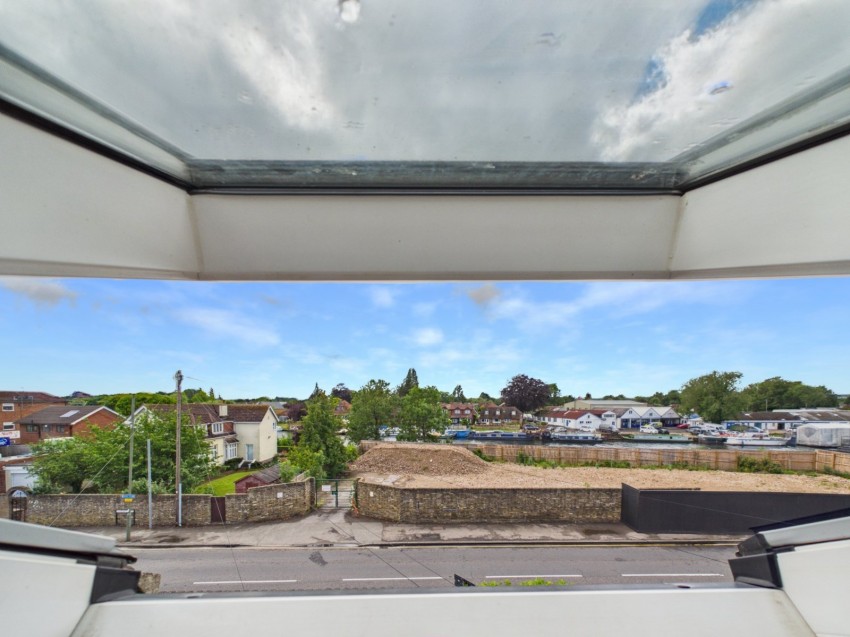Images for Staines-upon-Thames, Surrey EAID:2640919782 BID:STL