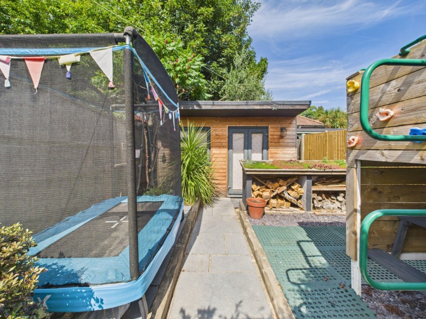 Images for Englefield Green, Egham, Surrey EAID:2640919782 BID:WIN