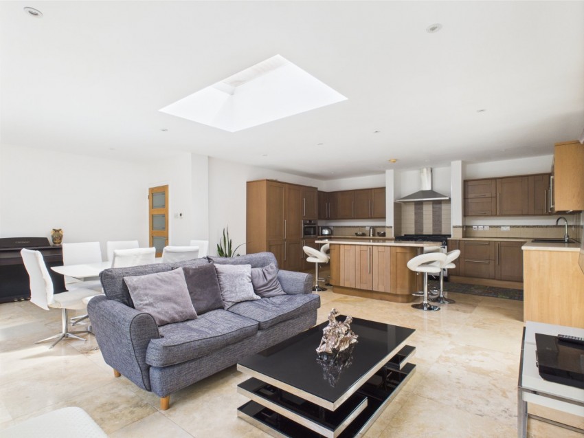 Images for Wraysbury, Berkshire EAID:2640919782 BID:WRA