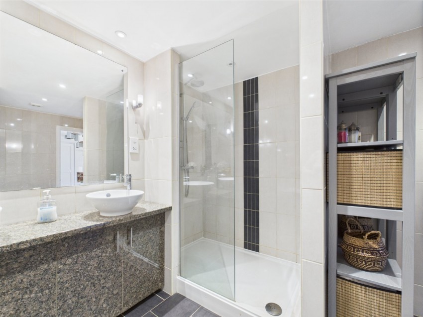 Images for Wraysbury, Berkshire EAID:2640919782 BID:WRA