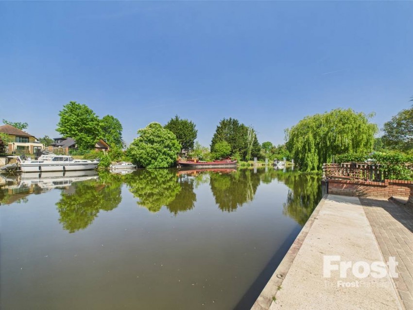 Images for Wraysbury, Berkshire EAID:2640919782 BID:WRA