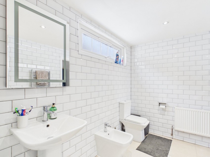 Images for Wraysbury, Berkshire EAID:2640919782 BID:WRA