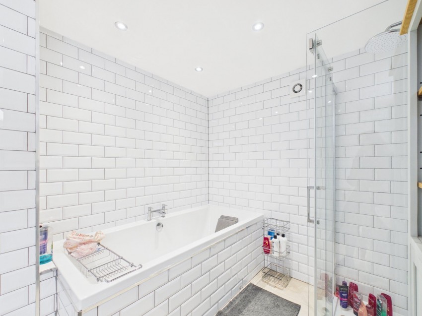 Images for Wraysbury, Berkshire EAID:2640919782 BID:WRA