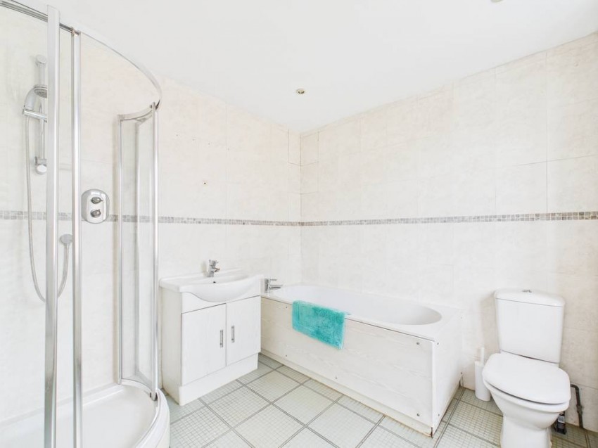 Images for Wraysbury, Berkshire EAID:2640919782 BID:WRA
