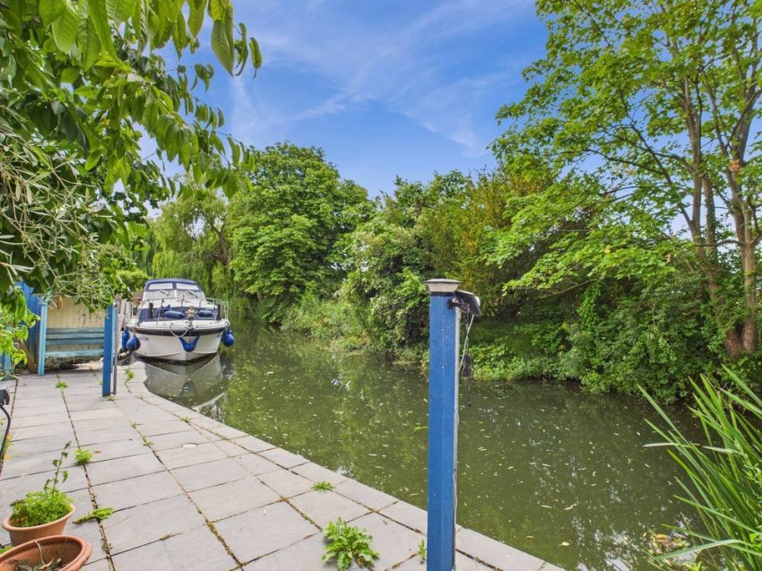 Images for Wraysbury, Berkshire EAID:2640919782 BID:WRA