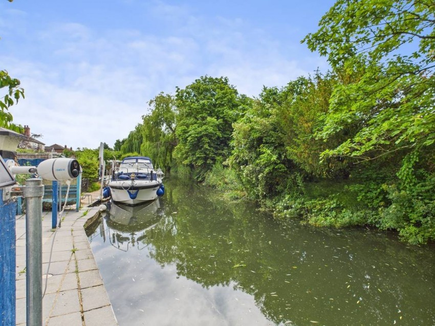 Images for Wraysbury, Berkshire EAID:2640919782 BID:WRA