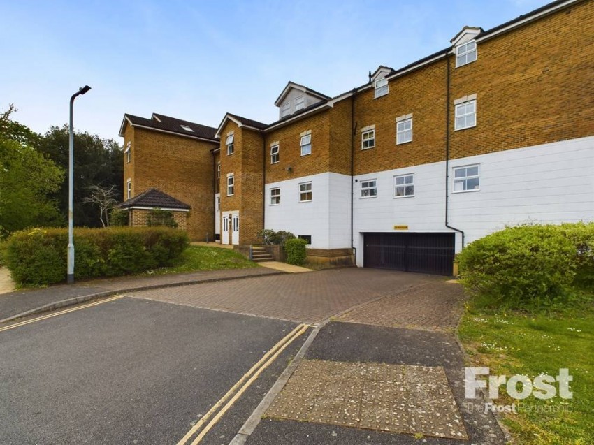 Images for Wraysbury, Berkshire EAID:2640919782 BID:WRA