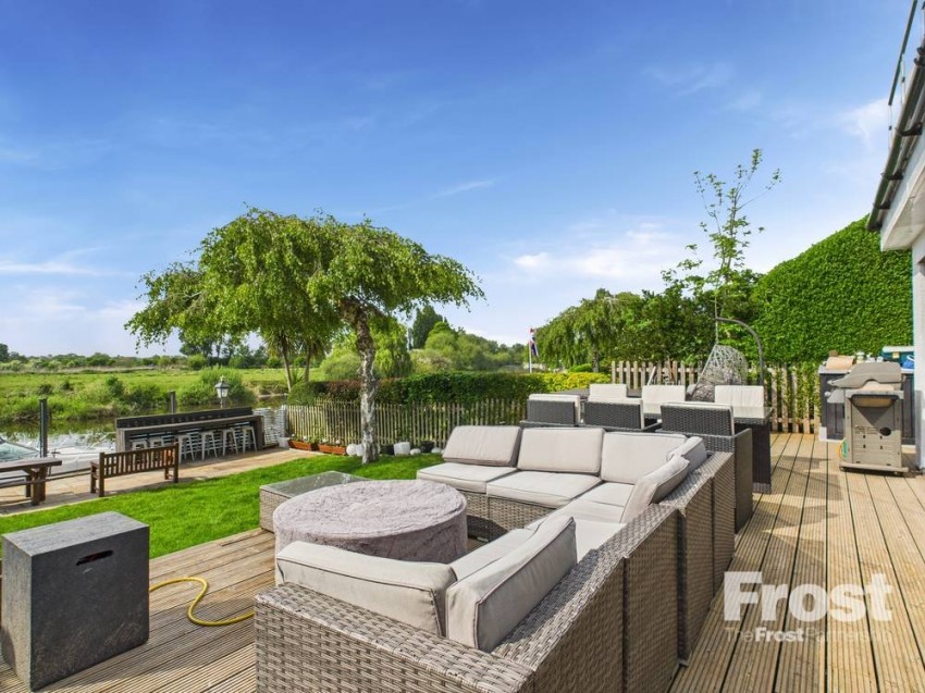 Images for Wraysbury, Staines-upon-Thames, Berkshire EAID:2640919782 BID:WRA