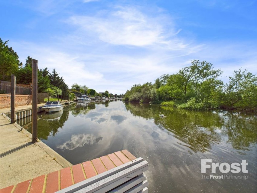 Images for Wraysbury, Staines-upon-Thames, Berkshire EAID:2640919782 BID:WRA