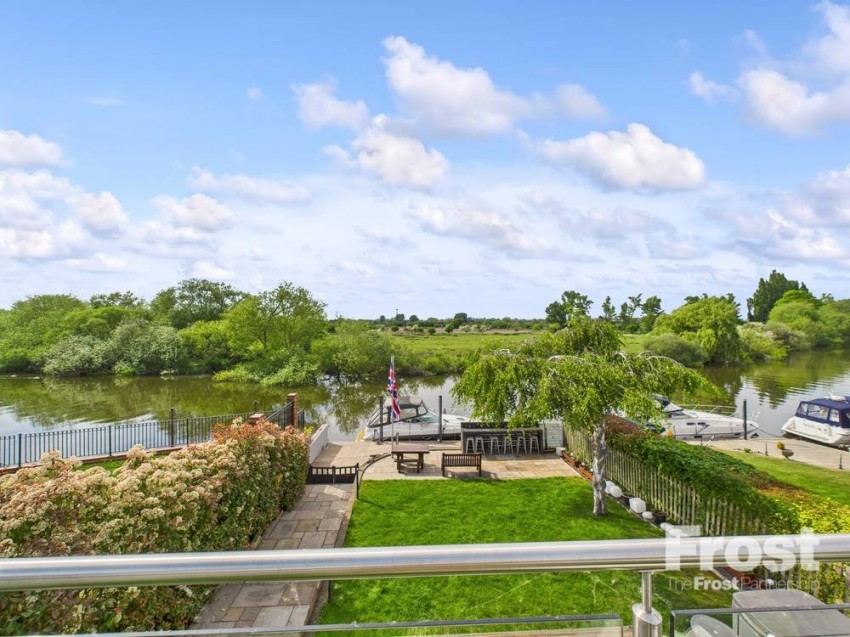 Images for Wraysbury, Staines-upon-Thames, Berkshire EAID:2640919782 BID:WRA