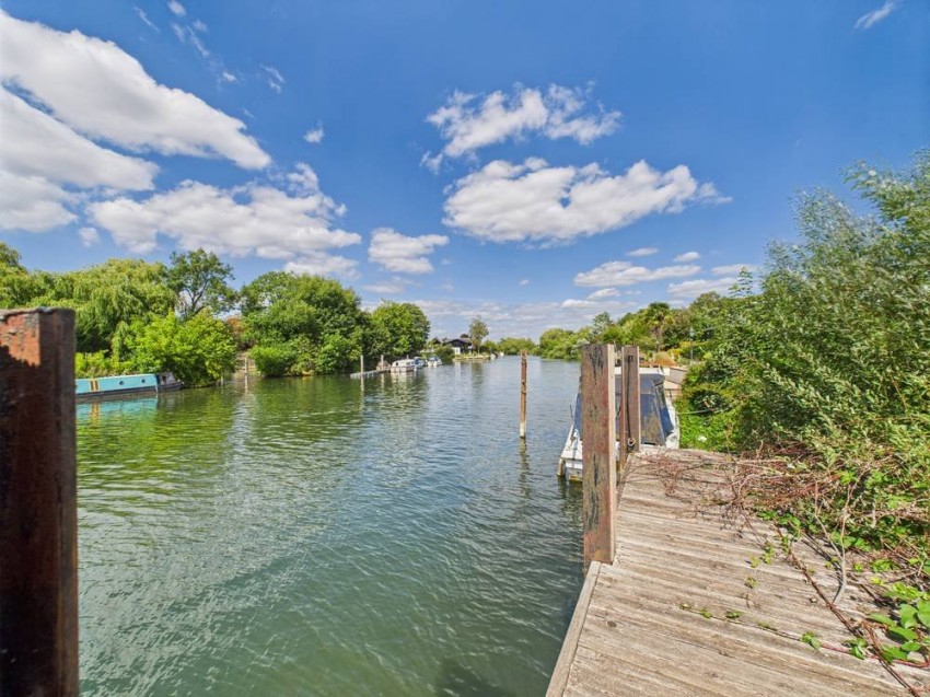 Images for Wraysbury, Berkshire EAID:2640919782 BID:WRA