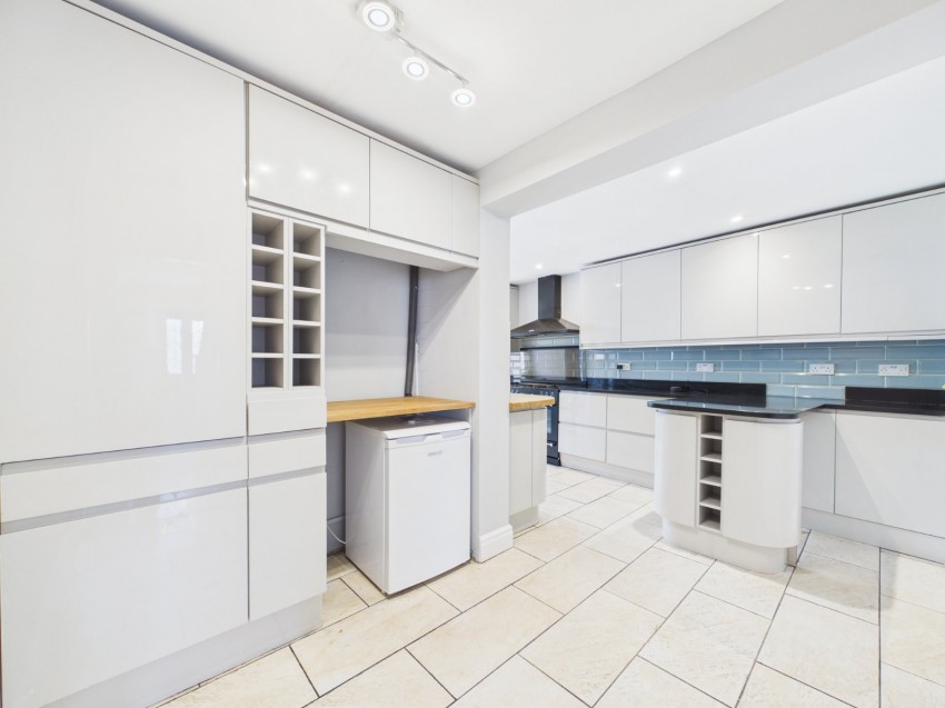 Images for Wraysbury, Staines-upon-Thames, Berkshire EAID:2640919782 BID:STL