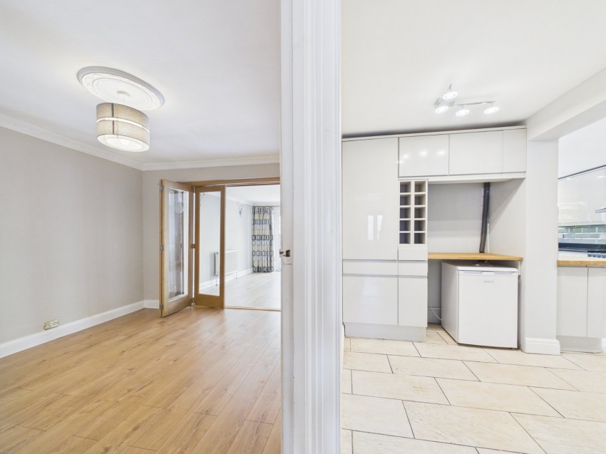 Images for Wraysbury, Staines-upon-Thames, Berkshire EAID:2640919782 BID:STL