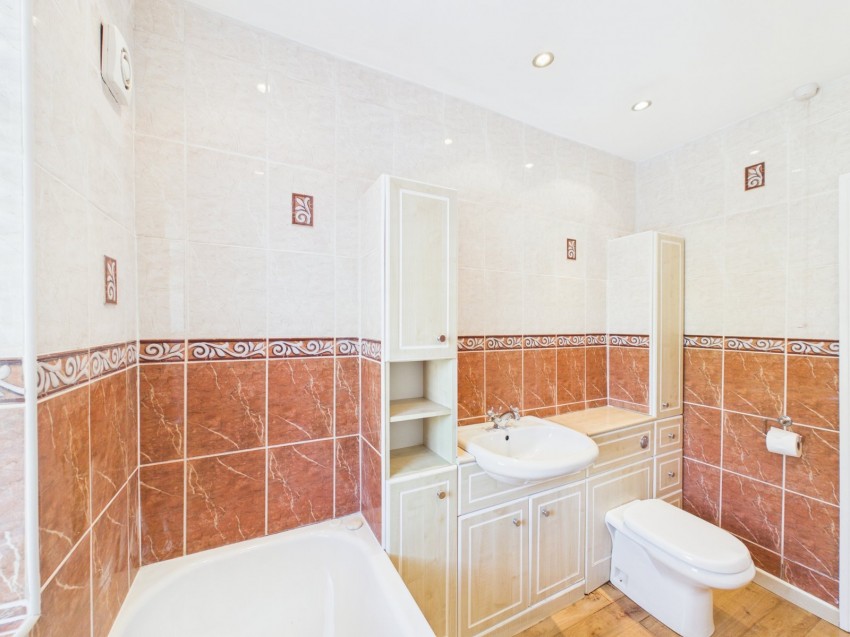 Images for Wraysbury, Staines-upon-Thames, Berkshire EAID:2640919782 BID:STL