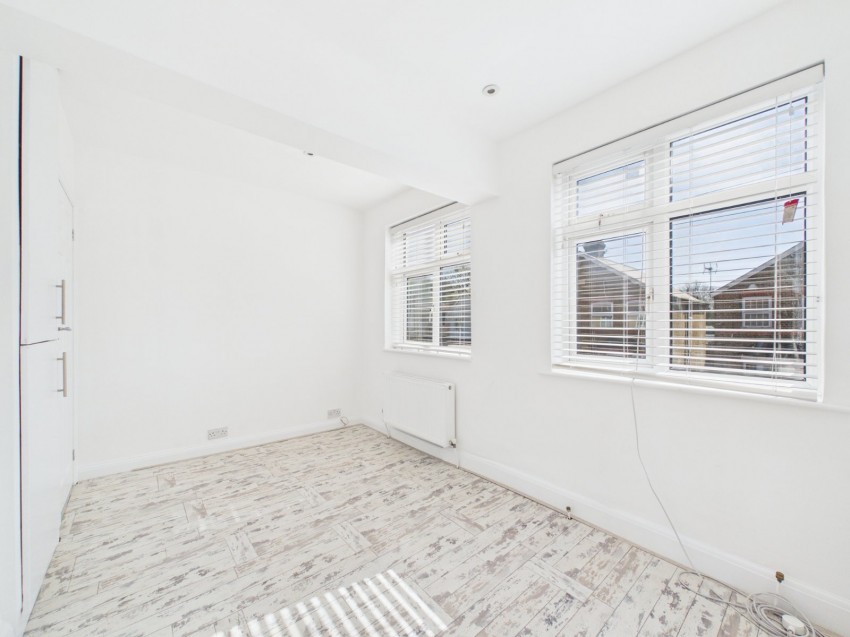 Images for Wraysbury, Staines-upon-Thames, Berkshire EAID:2640919782 BID:STL