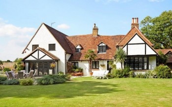 Historic equestrian home on London’s doorstep